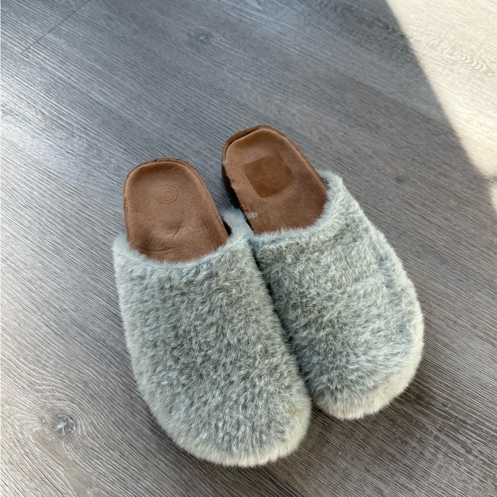 Urban Outfitters Slides
